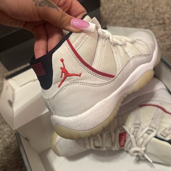 Air Jordan 11 retro size 6 - Picture 2 of 4
